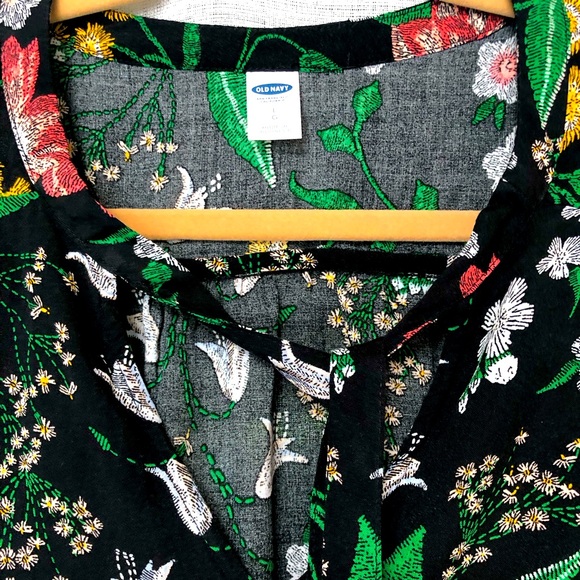 Old Navy women’s floral sleeveless black top, size L.Pit to pit 22”.New w/o tags - Picture 5 of 10